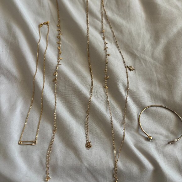 Assortment of gold jewelry - Picture 1 of 3